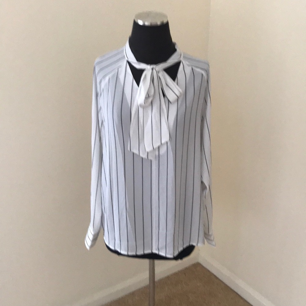 NWT! EVA LONGORIA Size L White with neck tie Top